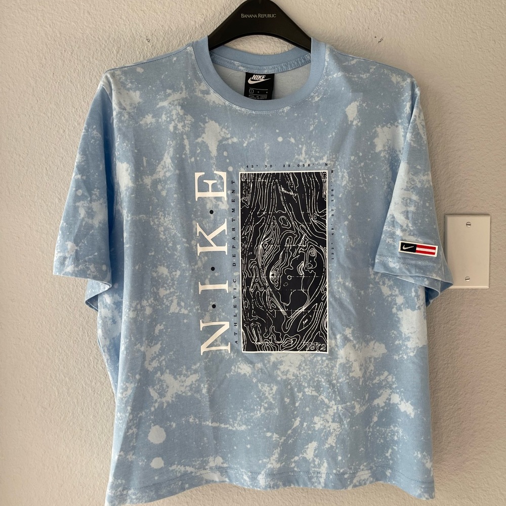 NWOT Womens Nike T-shirt